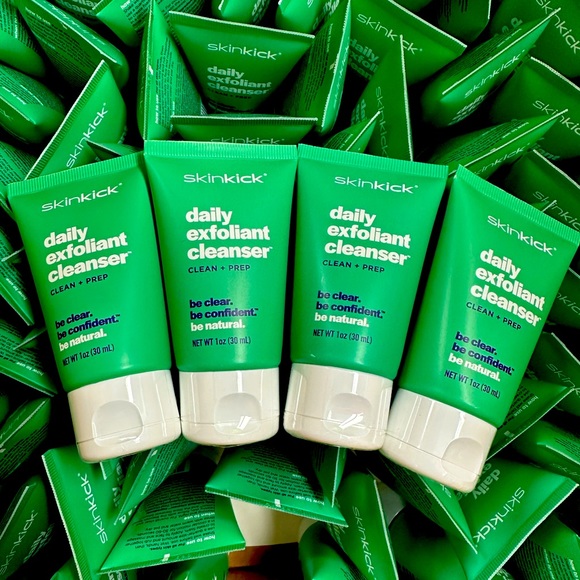 skinkick daily exfoliant cleanser - Picture 1 of 5